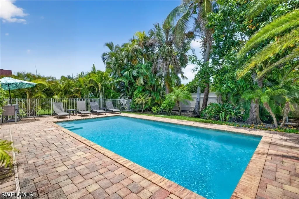 563 105th Avenue N Naples FL 34108