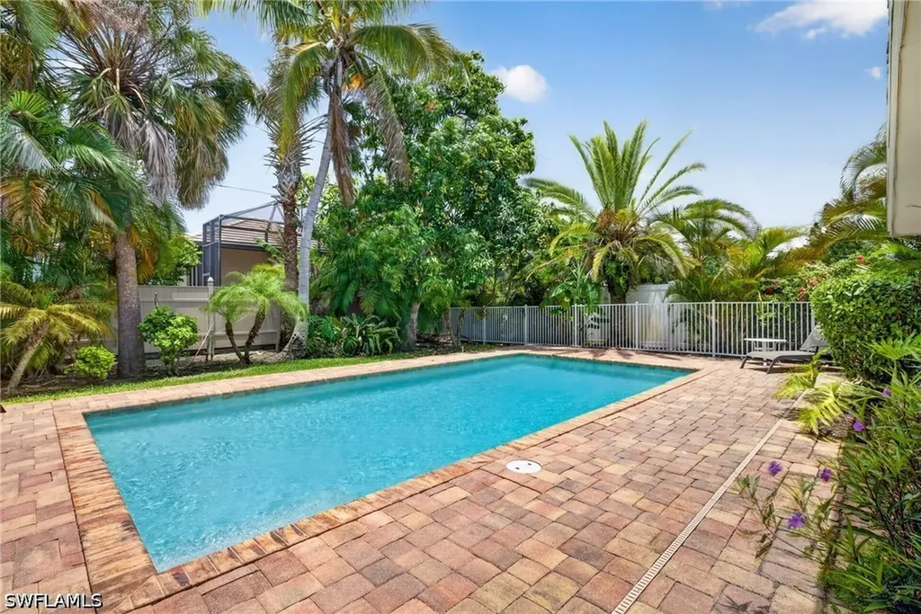 563 105th Avenue N Naples FL 34108
