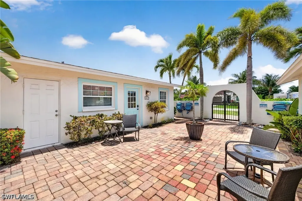 563 105th Avenue N Naples FL 34108