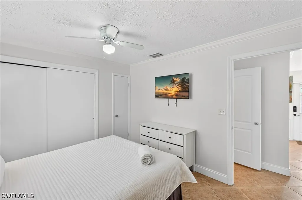 563 105th Avenue N Naples FL 34108