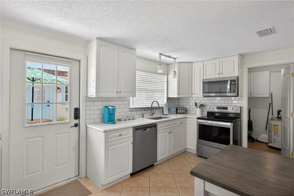559 105th Avenue N Naples FL 34108