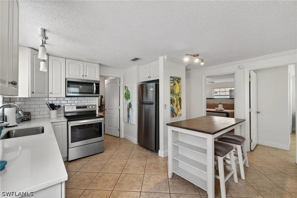 559 105th Avenue N Naples FL 34108
