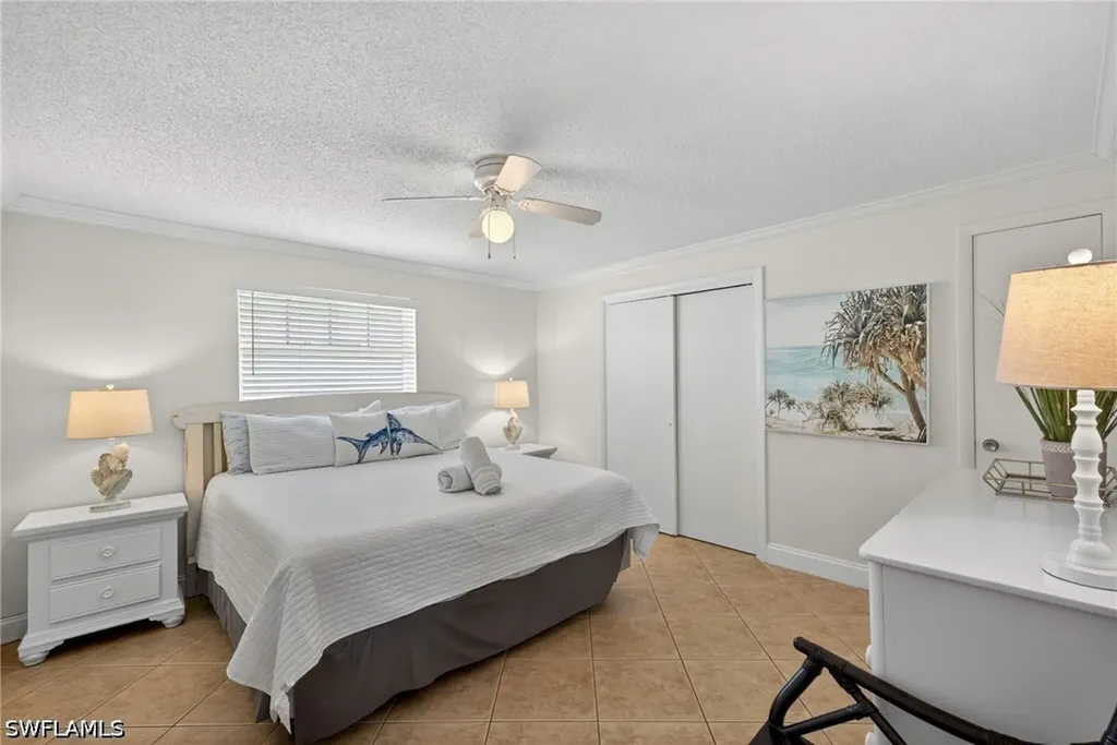 559 105th Avenue N Naples FL 34108