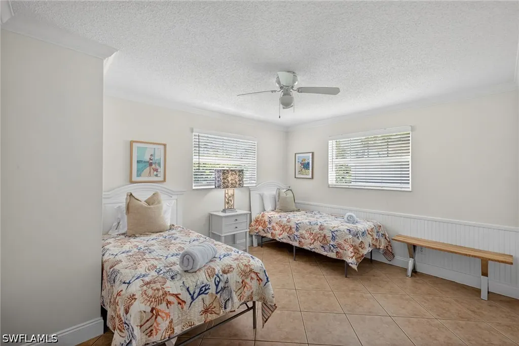 559 105th Avenue N Naples FL 34108