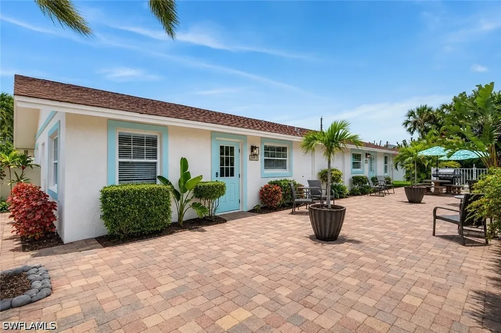559 105th Avenue N Naples FL 34108