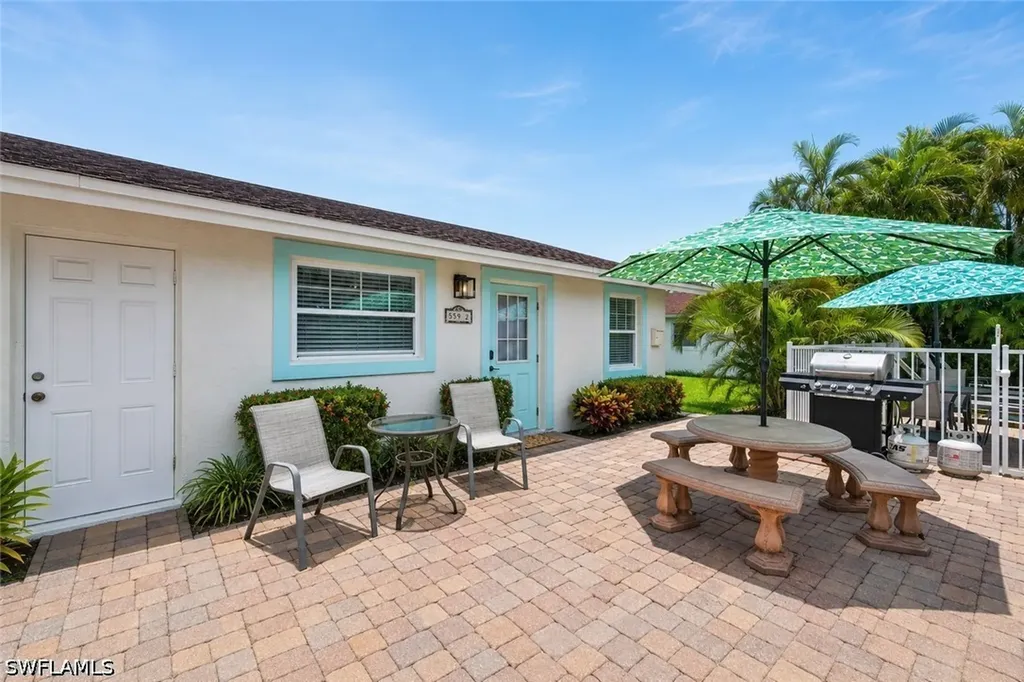 559 105th Avenue N Naples FL 34108