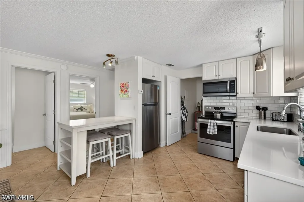 559 105th Avenue N Naples FL 34108