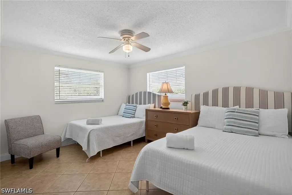 559 105th Avenue N Naples FL 34108