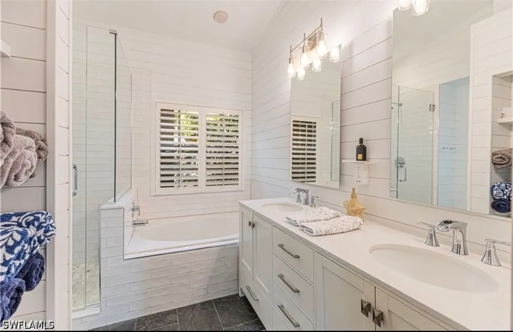 24821 Lakemont Cove Lane Bonita Springs FL 34134