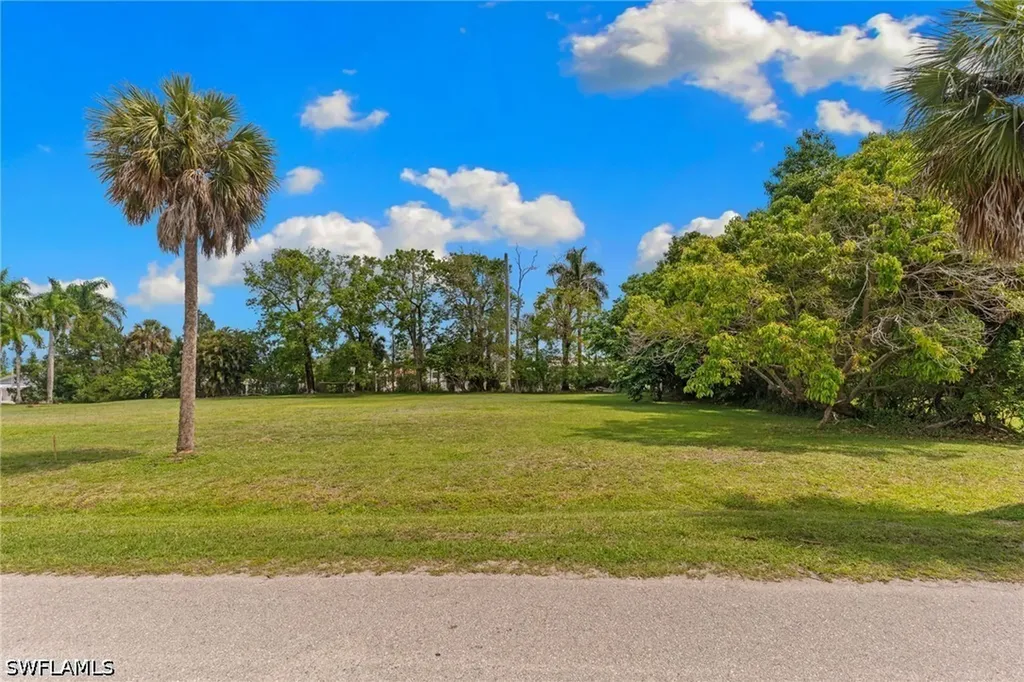 3090 Pine Tree Drive Bonita Springs FL 34134