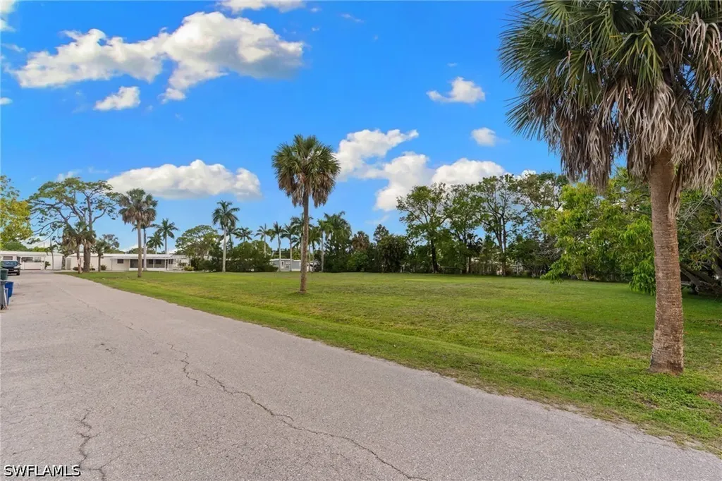 3090 Pine Tree Drive Bonita Springs FL 34134