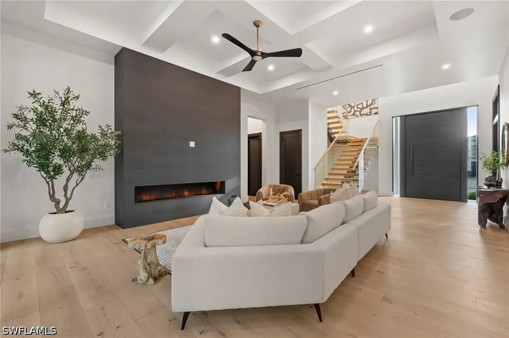 3840 Crayton Road Naples FL 34103