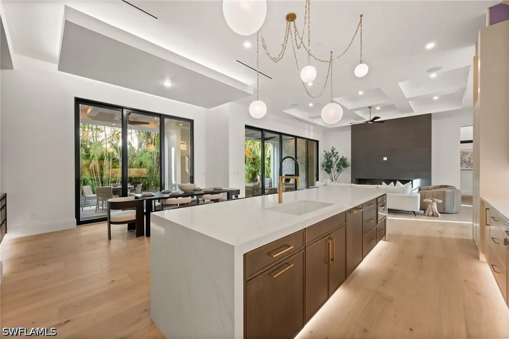 3840 Crayton Road Naples FL 34103