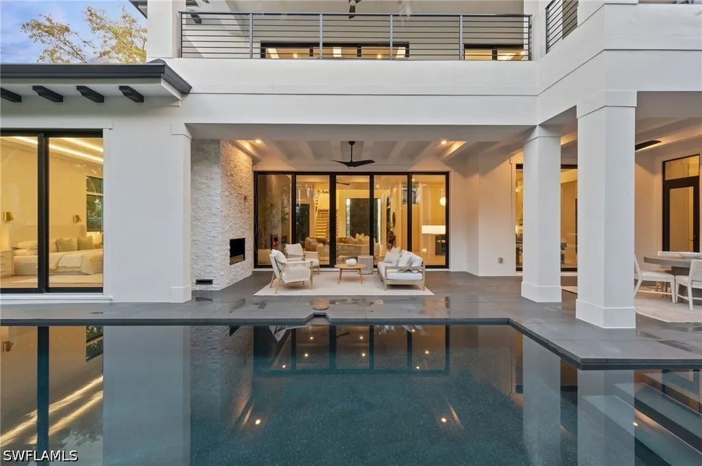 3840 Crayton Road Naples FL 34103