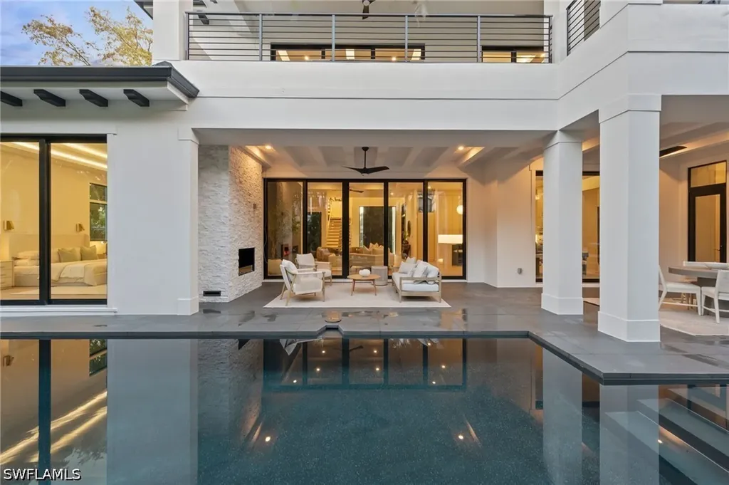 3840 Crayton Road Naples FL 34103