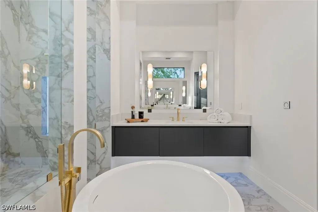 3840 Crayton Road Naples FL 34103