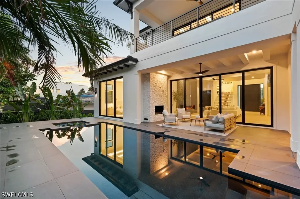 3840 Crayton Road Naples FL 34103