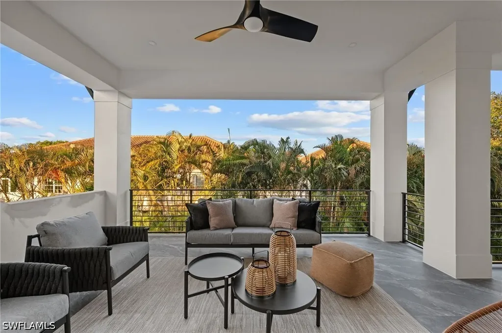 3840 Crayton Road Naples FL 34103