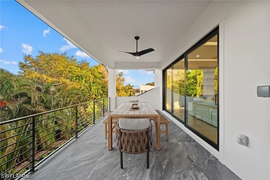 3840 Crayton Road Naples FL 34103