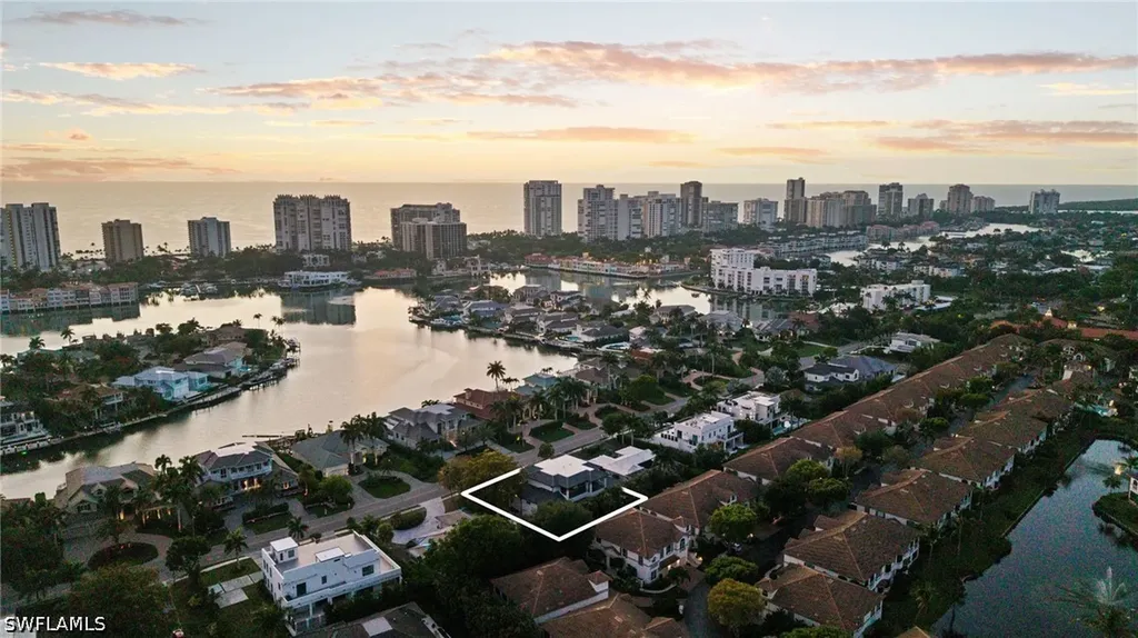 3840 Crayton Road Naples FL 34103