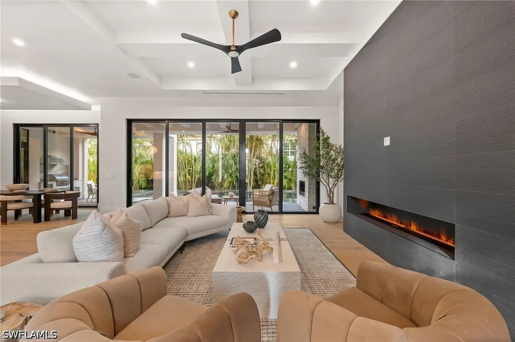 3840 Crayton Road Naples FL 34103