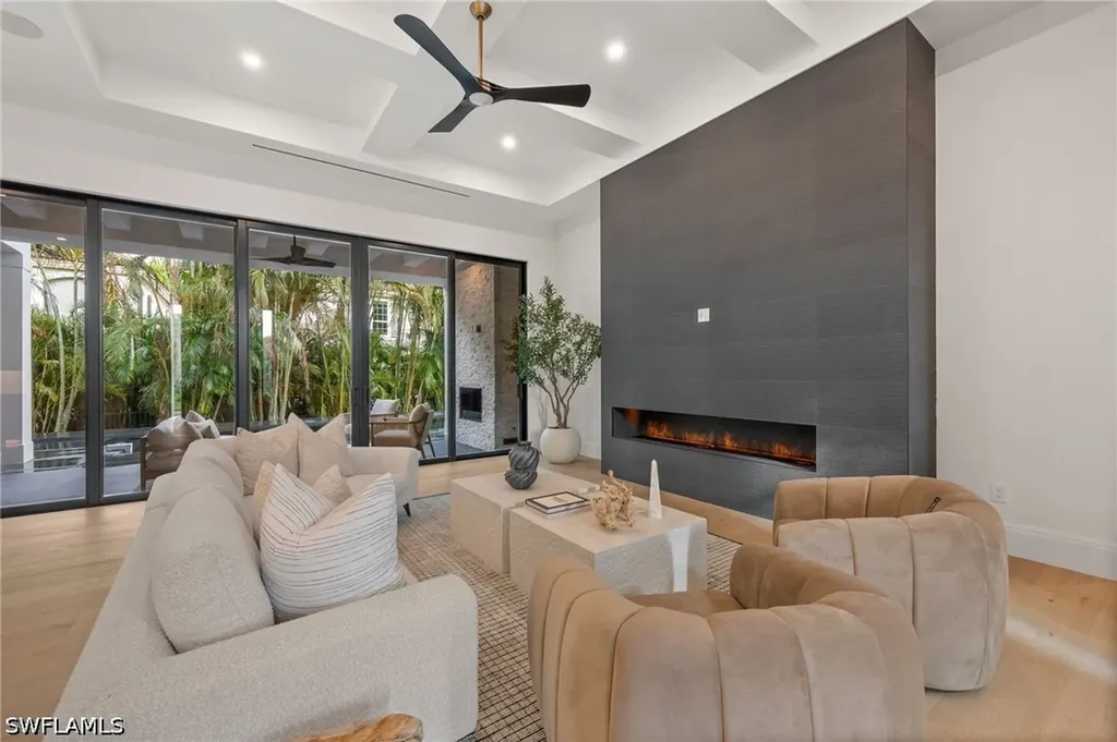 3840 Crayton Road Naples FL 34103