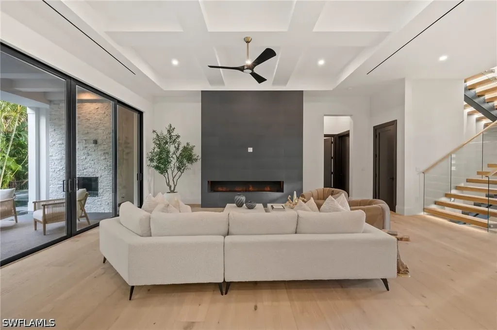3840 Crayton Road Naples FL 34103