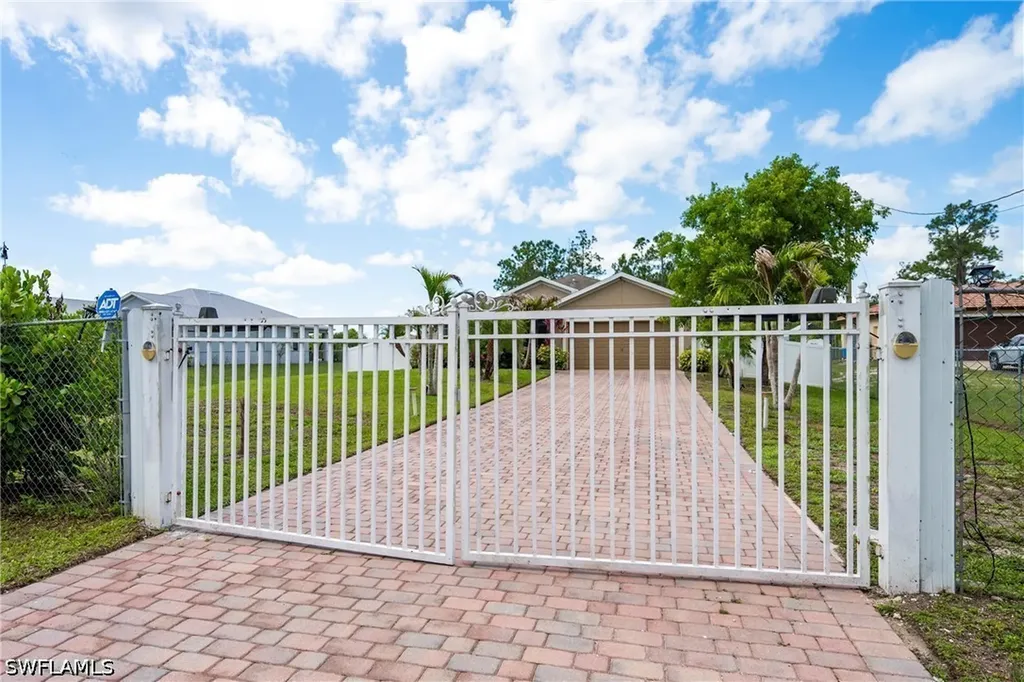 3582 45th Avenue NE Naples FL 34120