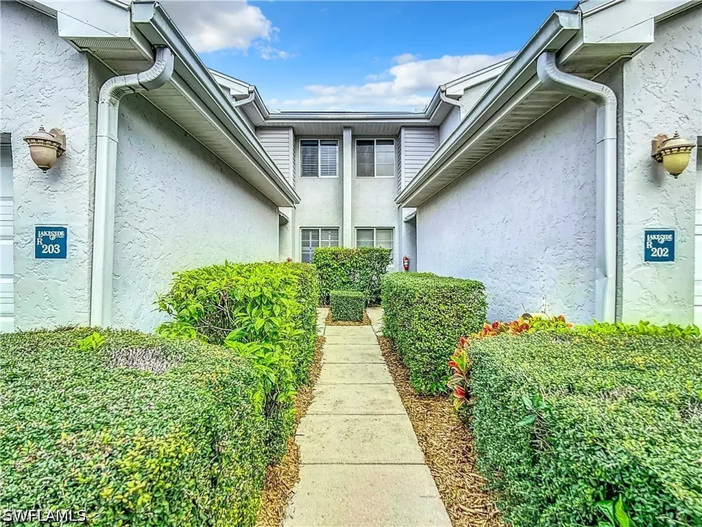 2860 Citrus Lake Drive Naples FL 34109