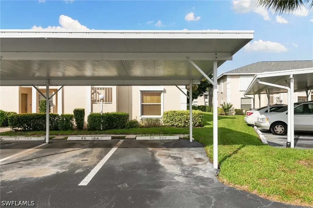 685 Squire Circle Naples FL 34104