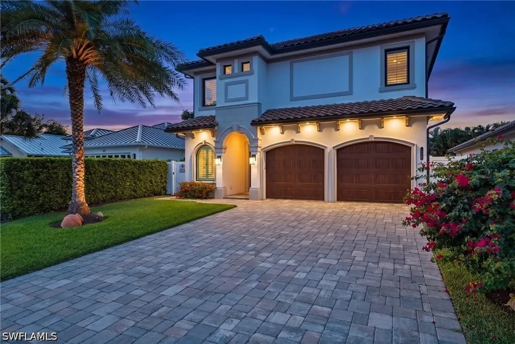 519 97th Avenue N Naples FL 34108