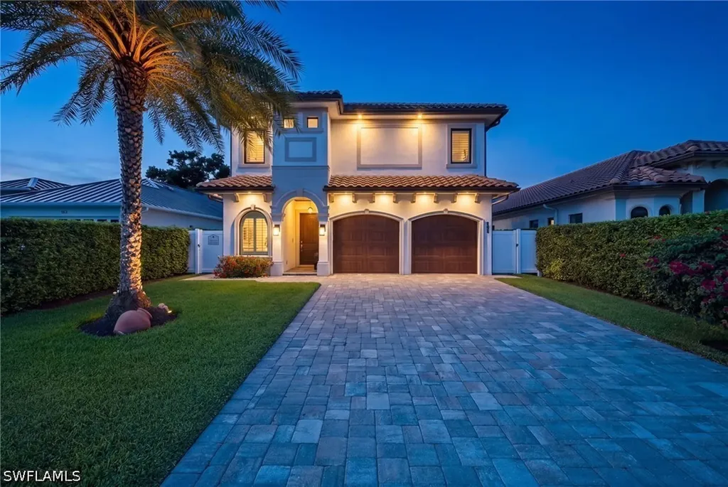 519 97th Avenue N Naples FL 34108