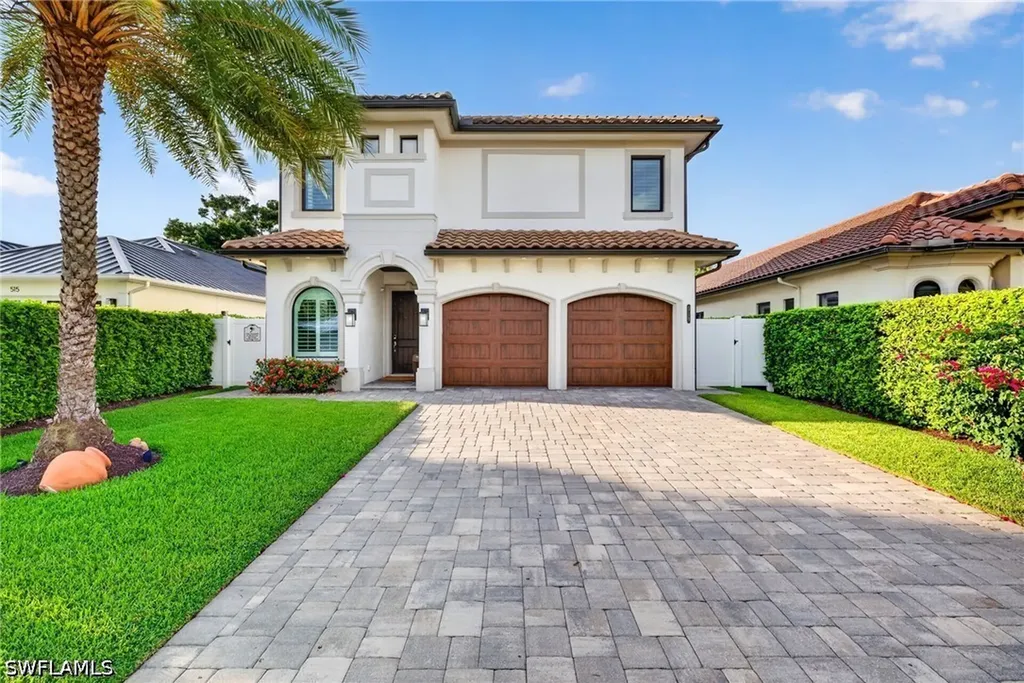 519 97th Avenue N Naples FL 34108