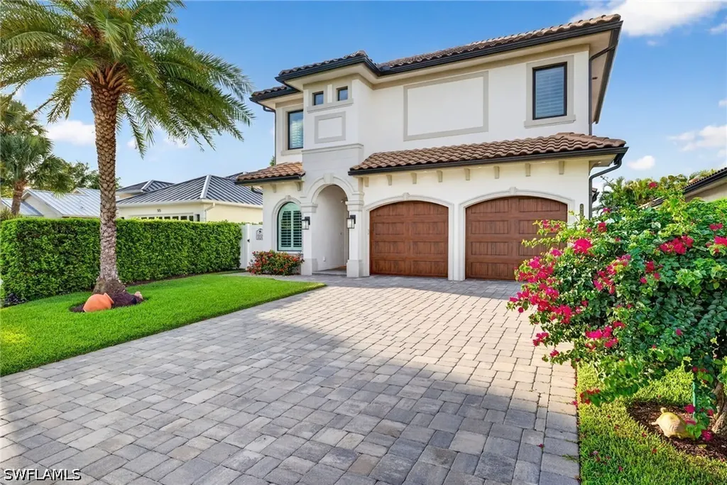 519 97th Avenue N Naples FL 34108