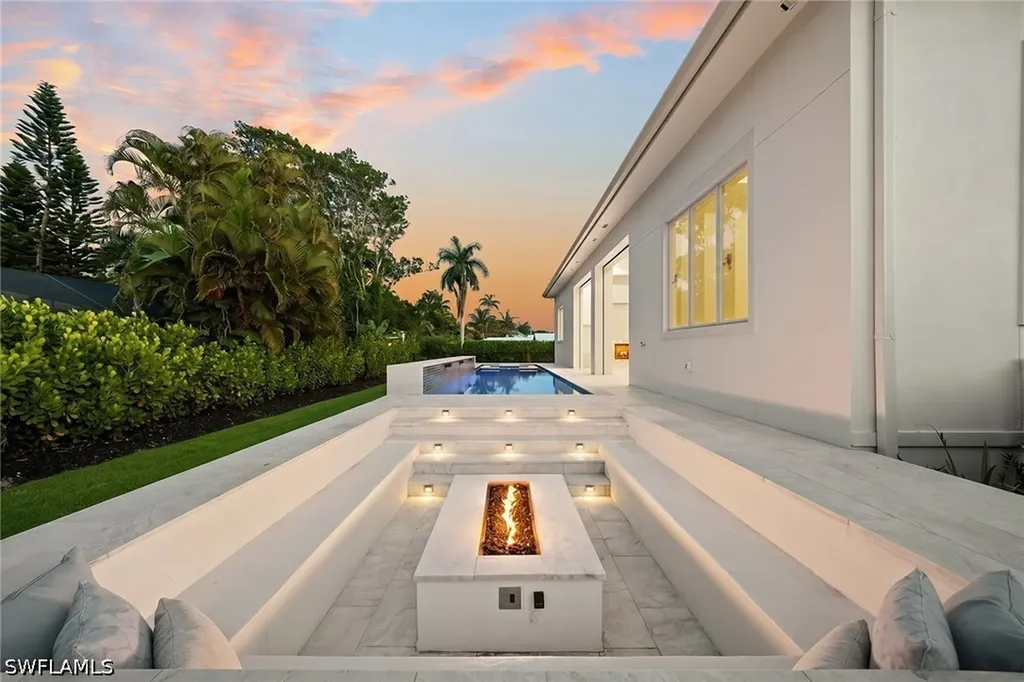 623 Park Shore Drive Naples FL 34103