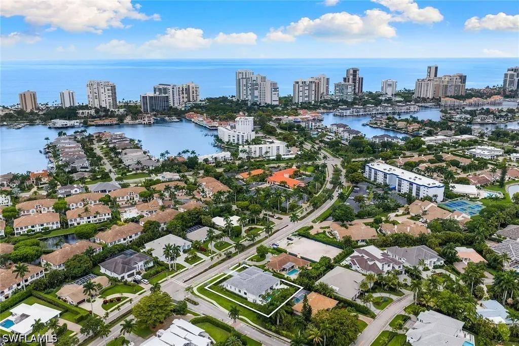 623 Park Shore Drive Naples FL 34103