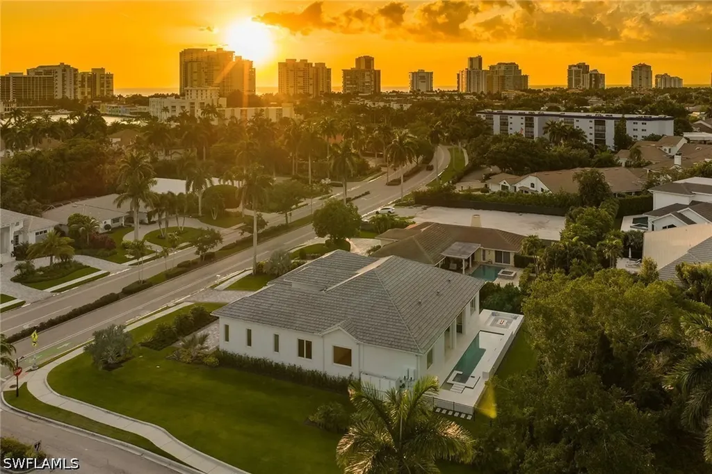 623 Park Shore Drive Naples FL 34103