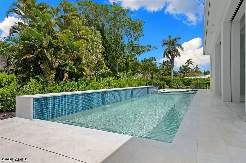623 Park Shore Drive Naples FL 34103