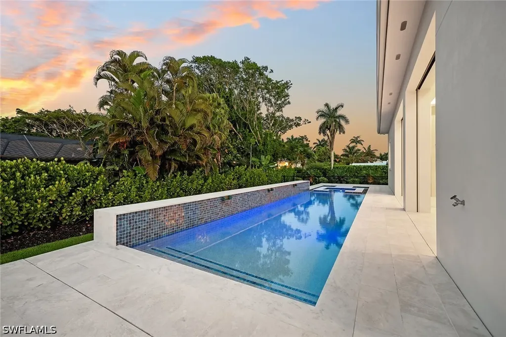 623 Park Shore Drive Naples FL 34103