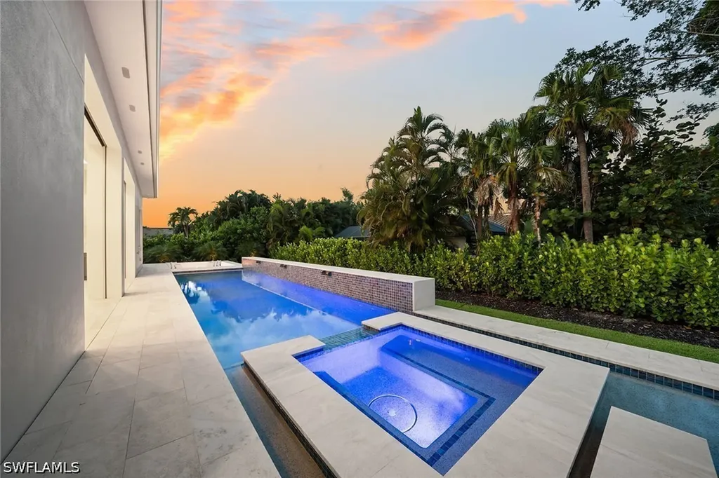 623 Park Shore Drive Naples FL 34103