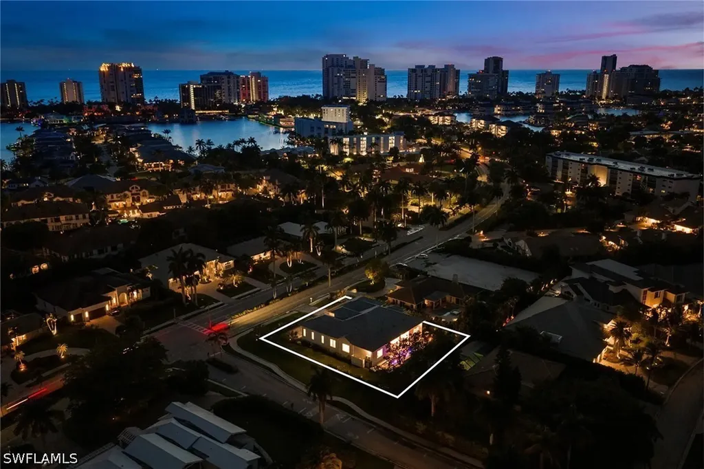 623 Park Shore Drive Naples FL 34103