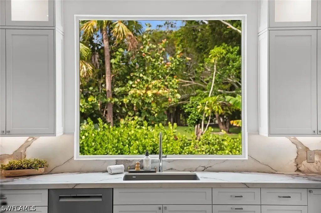 623 Park Shore Drive Naples FL 34103