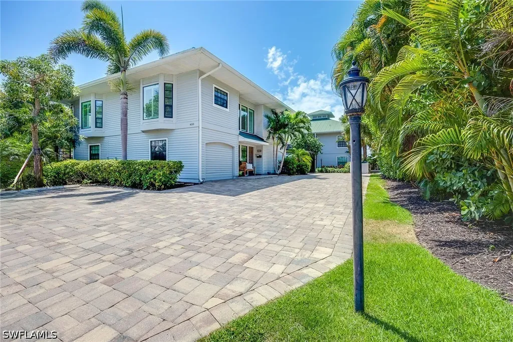 392 7th Avenue S Naples FL 34102