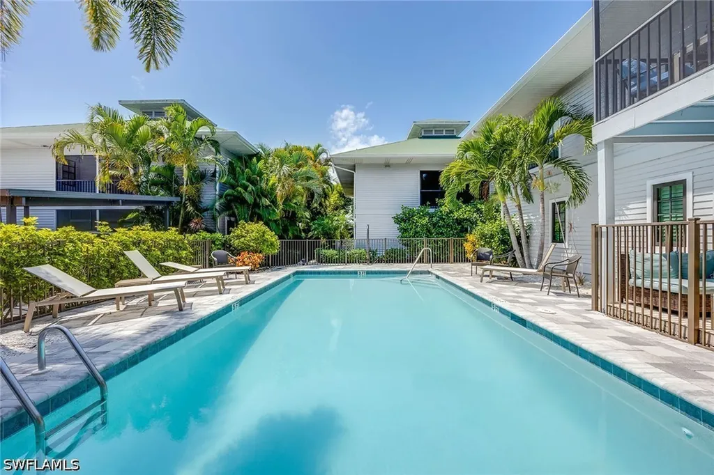 392 7th Avenue S Naples FL 34102