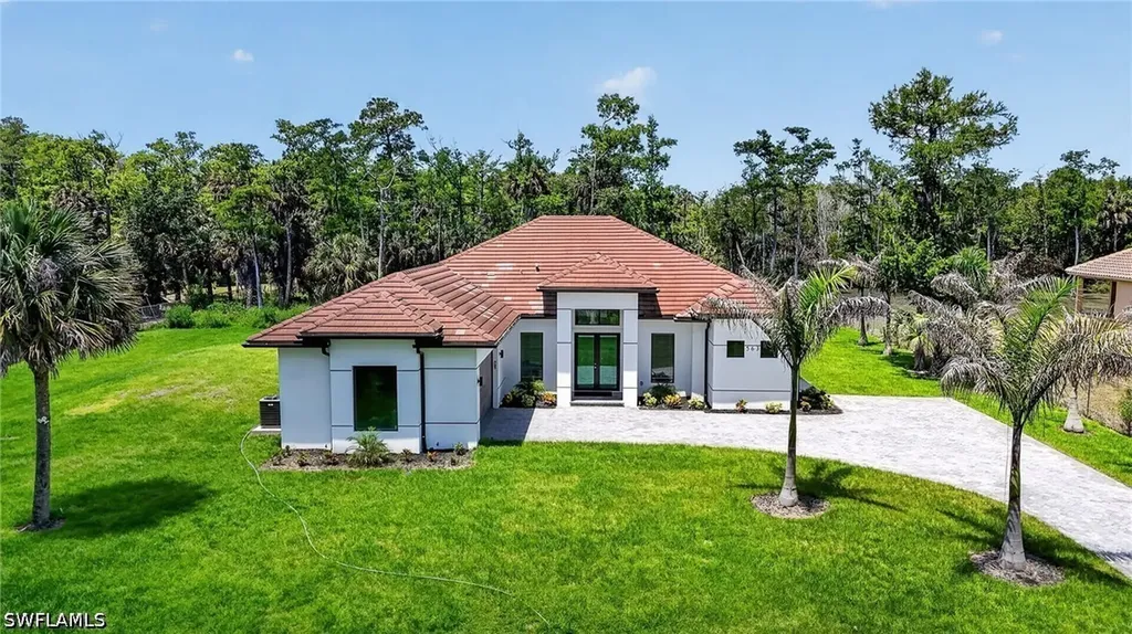563 15th Street NW Naples FL 34120