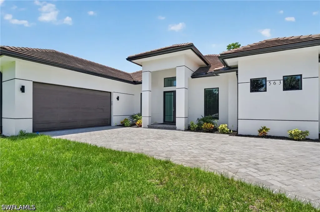 563 15th Street NW Naples FL 34120