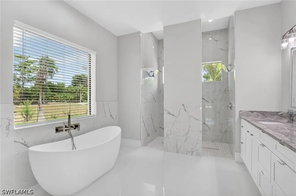 563 15th Street NW Naples FL 34120