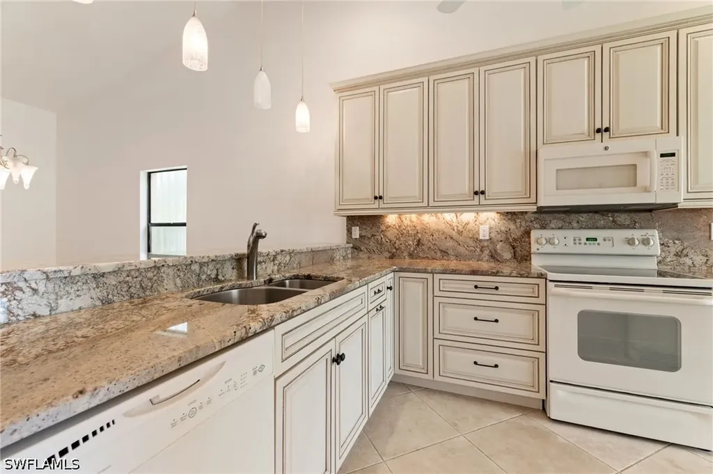 441 Countryside Drive Naples FL 34104