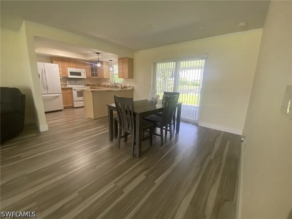 525 SE 11th Court Cape Coral FL 33990