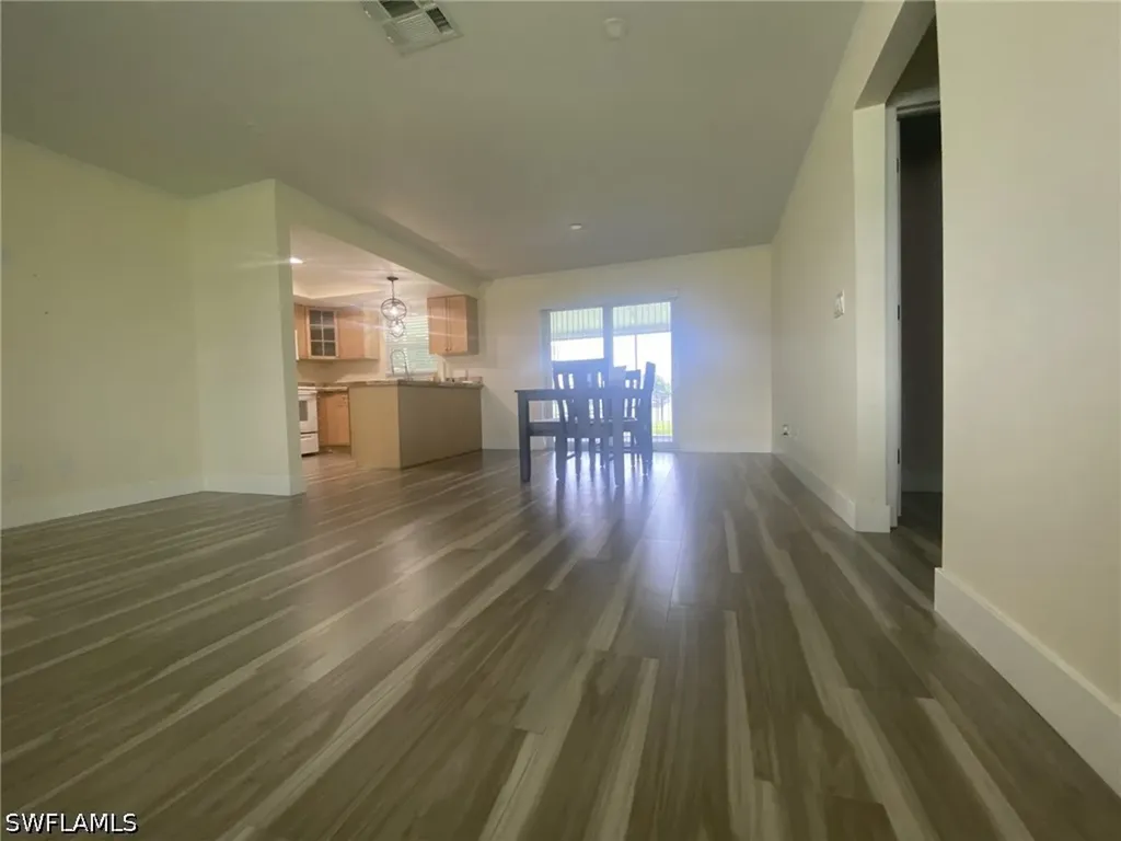 525 SE 11th Court Cape Coral FL 33990